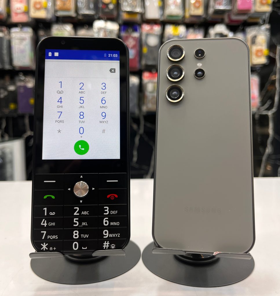 گوشی دکمه‌ای لمسی طرح سامسونگ S25 Ultra اندروید